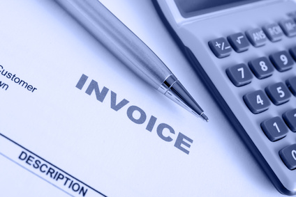 Invoice_with_Calculator_and_Pen